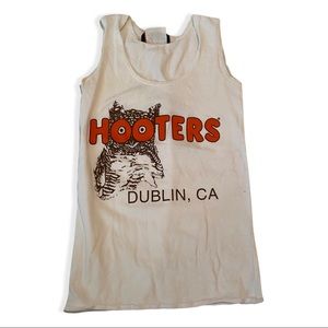 hooters tank top